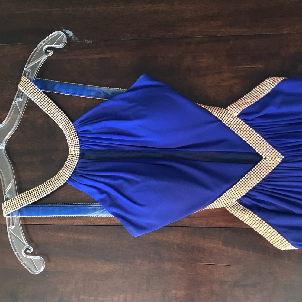 Beautiful blue backless gown! - Picture 5 of 8